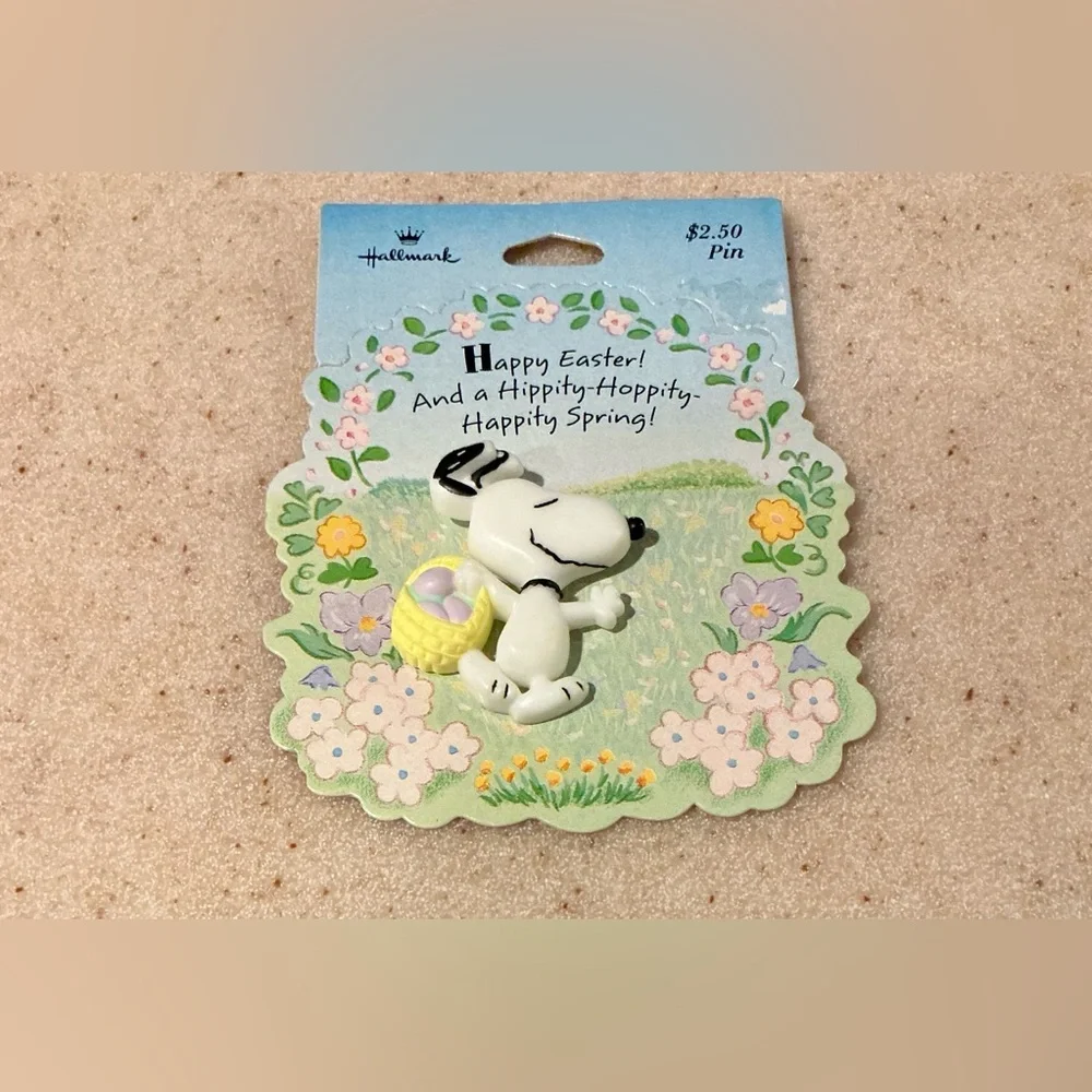 Hallmark Snoopy Easter Pin - White and Yellow 1958